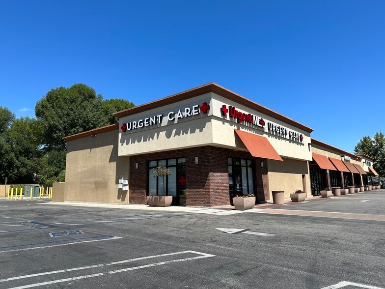 22950 Vanowen St, West Hills, CA for lease - Building Photo - Image 3 of 9