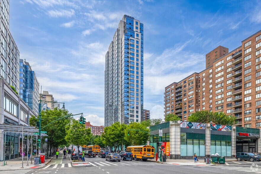 808 Columbus Ave, New York, NY à louer - Photo du bâtiment - Image 2 de 14