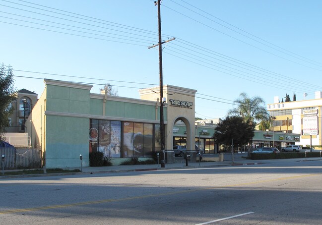 Plus de détails pour 22864-22898 Ventura Blvd, Woodland Hills, CA - Commerce de détail à louer