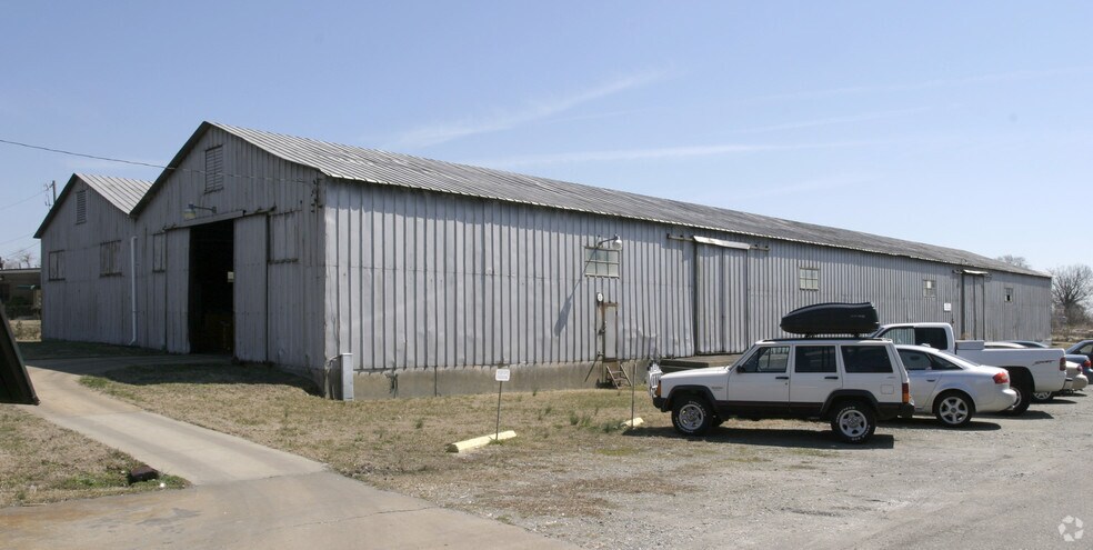 900E Jefferson Ave, Newport News, VA à louer - Photo du bâtiment - Image 1 de 5