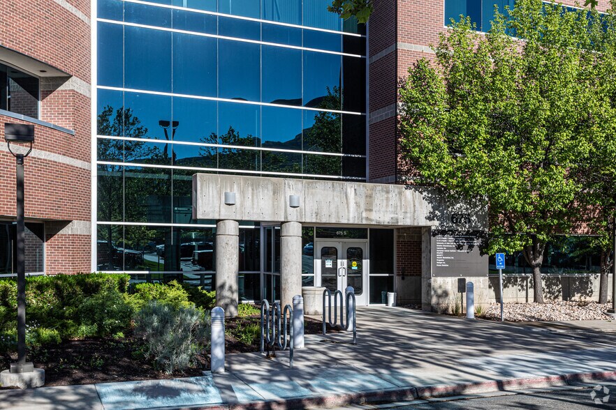 675 S Arapeen Dr, Salt Lake City, UT à louer - Photo du bâtiment - Image 2 de 6