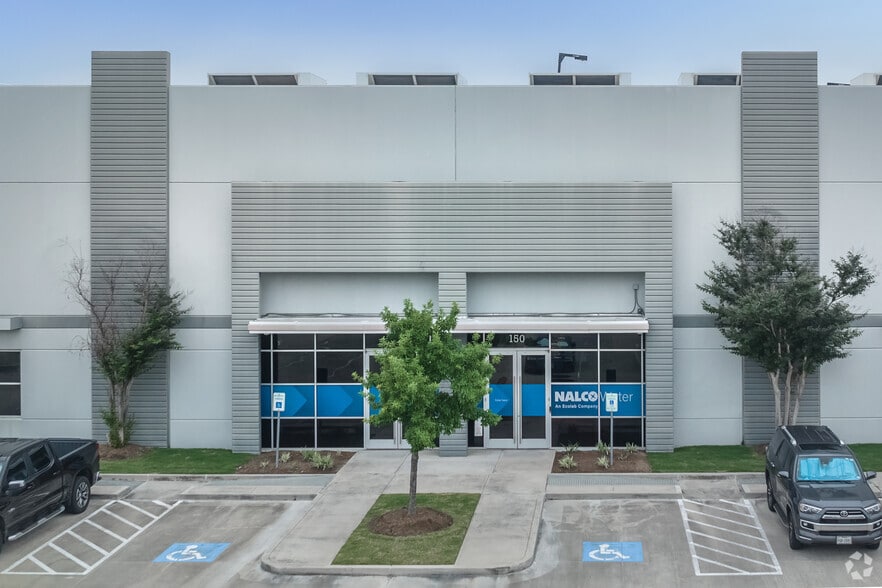 8846 N Sam Houston Pky W, Houston, TX for lease - Building Photo - Image 3 of 4