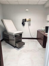 225 Gordons Corner Rd, Manalapan Township, NJ for lease Interior Photo- Image 1 of 7