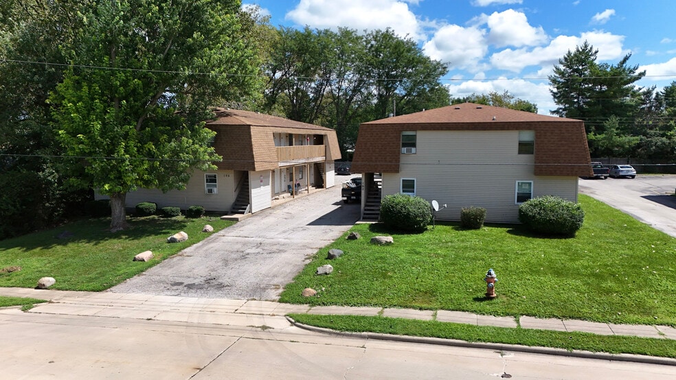 152 & 162 S. Dipper Lane | 18 units portfolio of 1 properties for sale on LoopNet.ca - Building Photo - Image 1 of 17