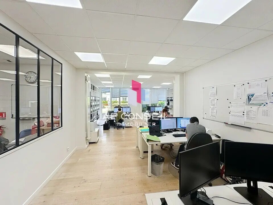Bureau dans Saint-Germain-en-Laye à louer Photo du bâtiment- Image 1 de 12