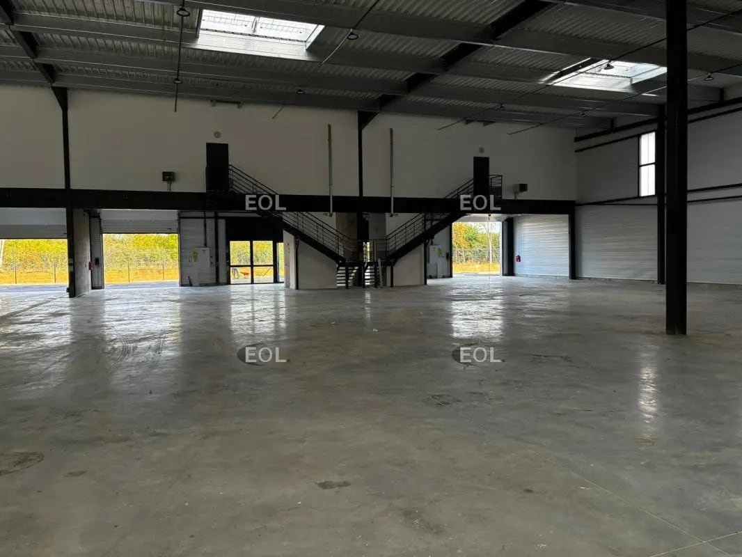 Flex in Villebon-sur-Yvette for lease Interior Photo- Image 1 of 4