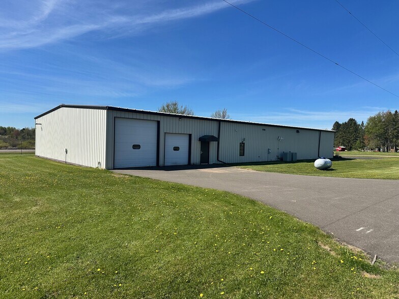N5750 White St, Glen Flora, WI à vendre - Photo du bâtiment - Image 2 de 15