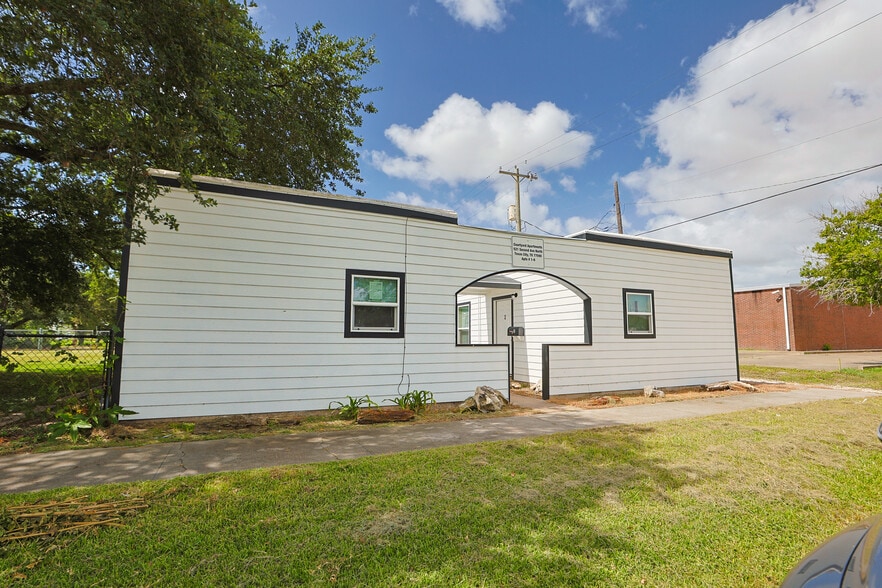 521 2nd Ave N, Texas City, TX for sale - Building Photo - Image 3 of 11