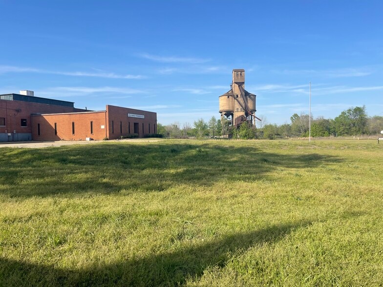 1076 Gilmer St, Macon-Bibb, GA for sale - Building Photo - Image 2 of 2