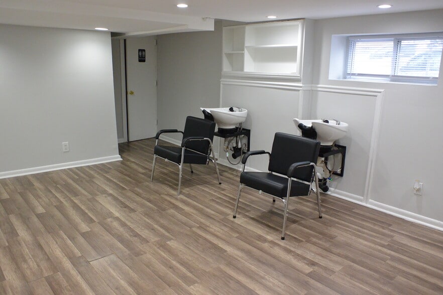 5862 Christian St, Philadelphia, PA for lease - Building Photo - Image 2 of 15