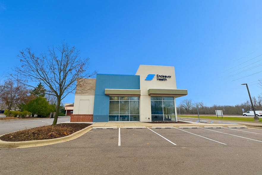 712 Northwest Hwy, Fox River Grove, IL à vendre - Photo du bâtiment - Image 2 de 15