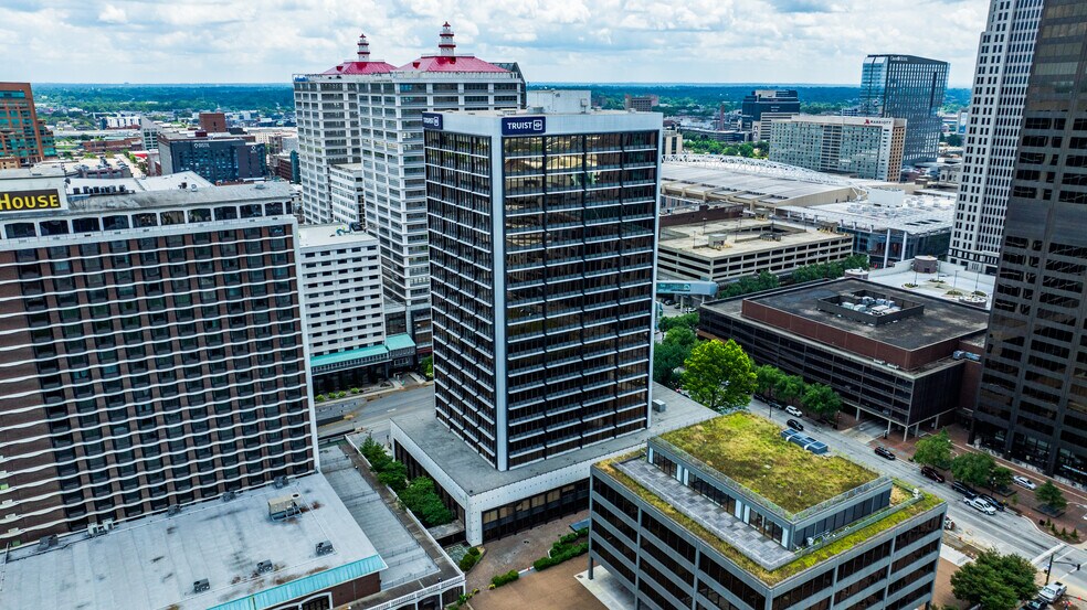 325 W Main St, Louisville, KY à louer - Photo du bâtiment - Image 2 de 20