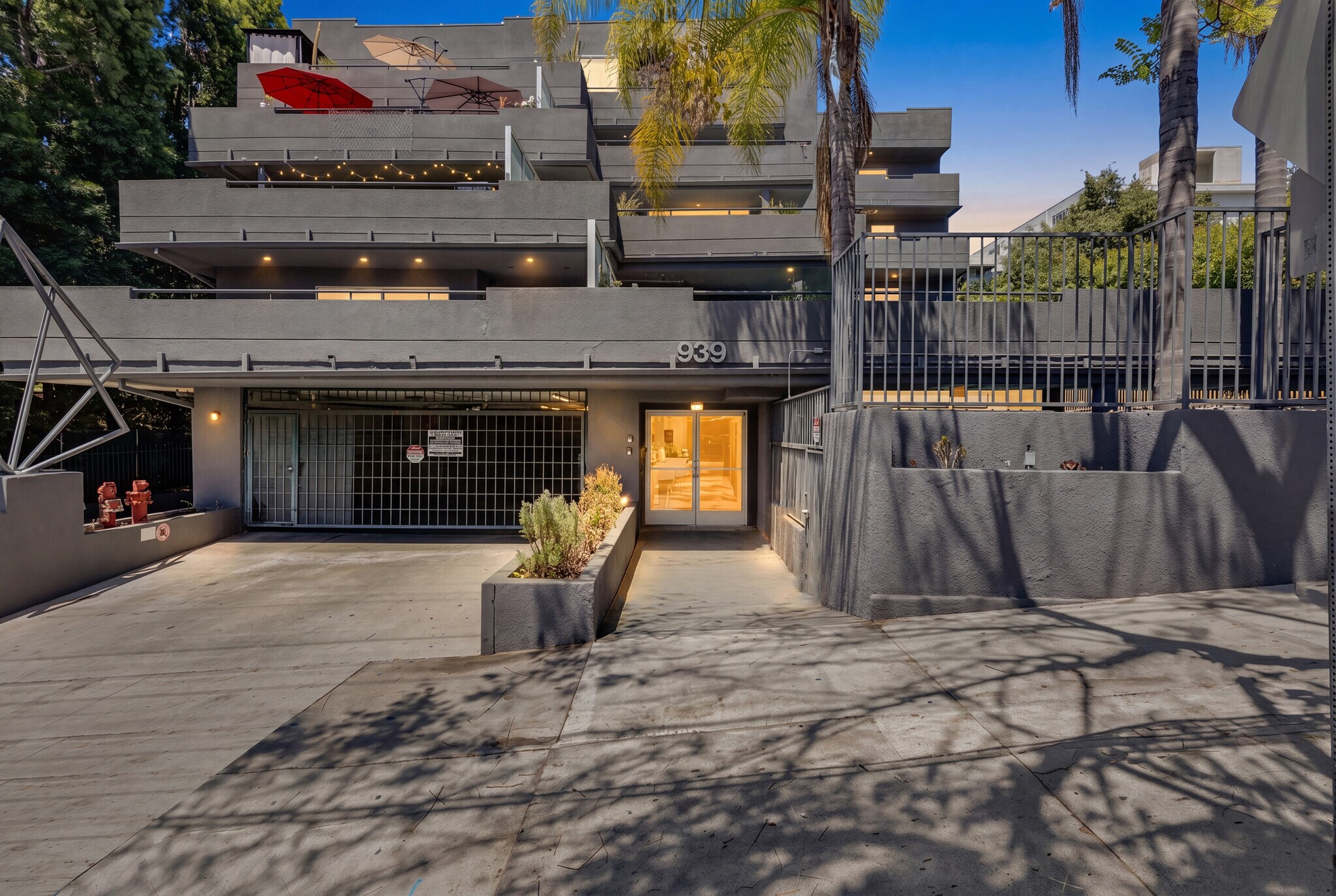939 Palm Ave, West Hollywood, CA à vendre Photo du bâtiment- Image 1 de 46