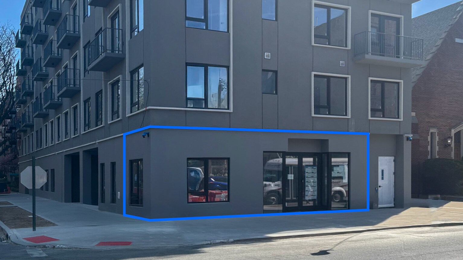 706 E 32nd St, Brooklyn, NY for lease Primary Photo- Image 1 of 2