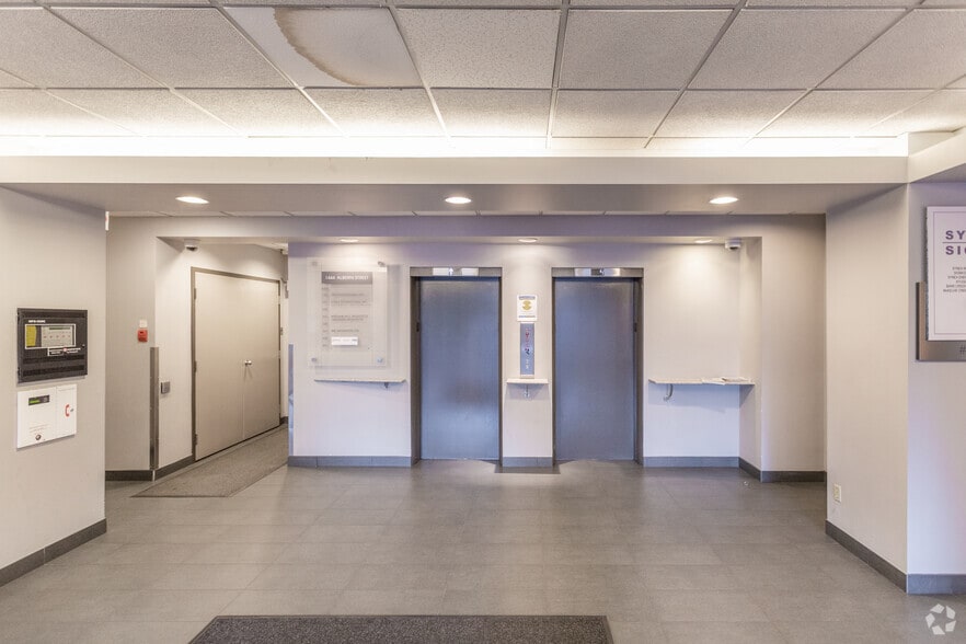1444 Alberni St, Vancouver, BC for lease - Lobby - Image 2 of 5