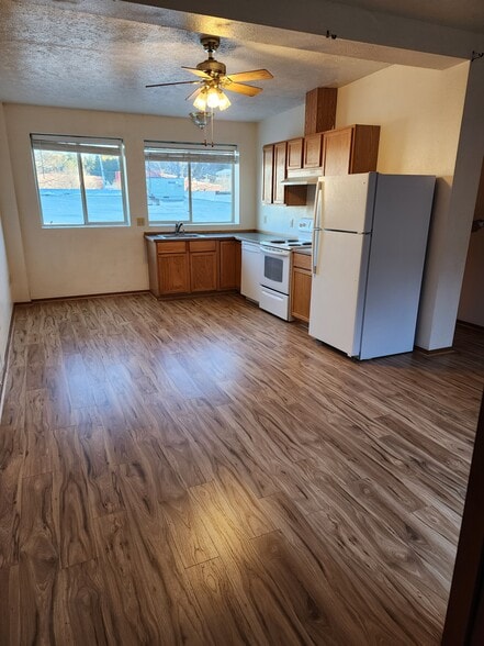 123 N Grand Ave, Pullman, WA for sale - Interior Photo - Image 1 of 4