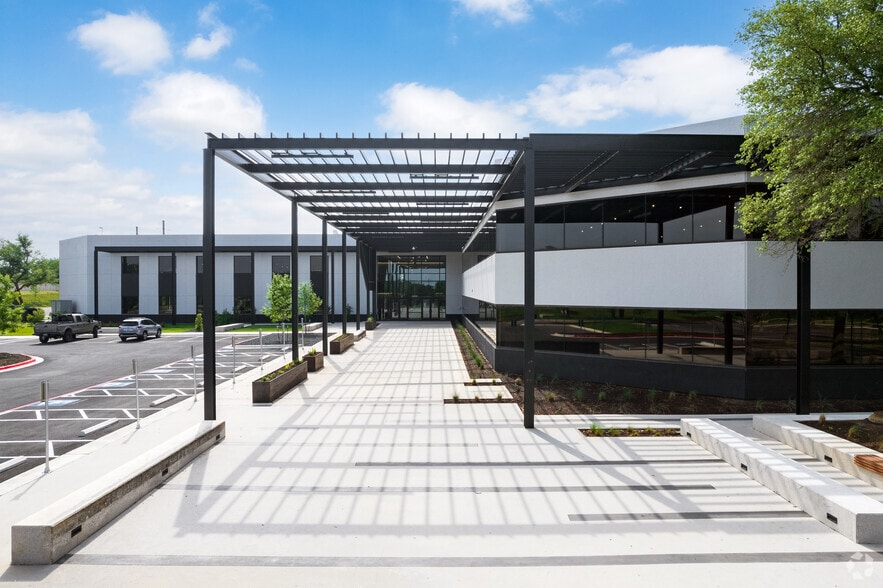 14231 Tandem Blvd, Austin, TX for lease - Primary Photo - Image 1 of 16
