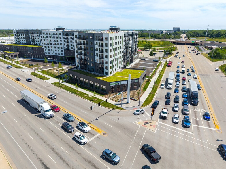 25 E Algonquin Rd, Arlington Heights, IL for lease - Building Photo - Image 3 of 10