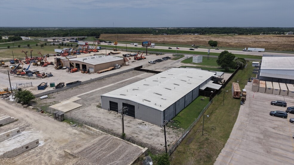 6850 N Interstate 35e E, Waxahachie, TX for lease - Aerial - Image 2 of 9