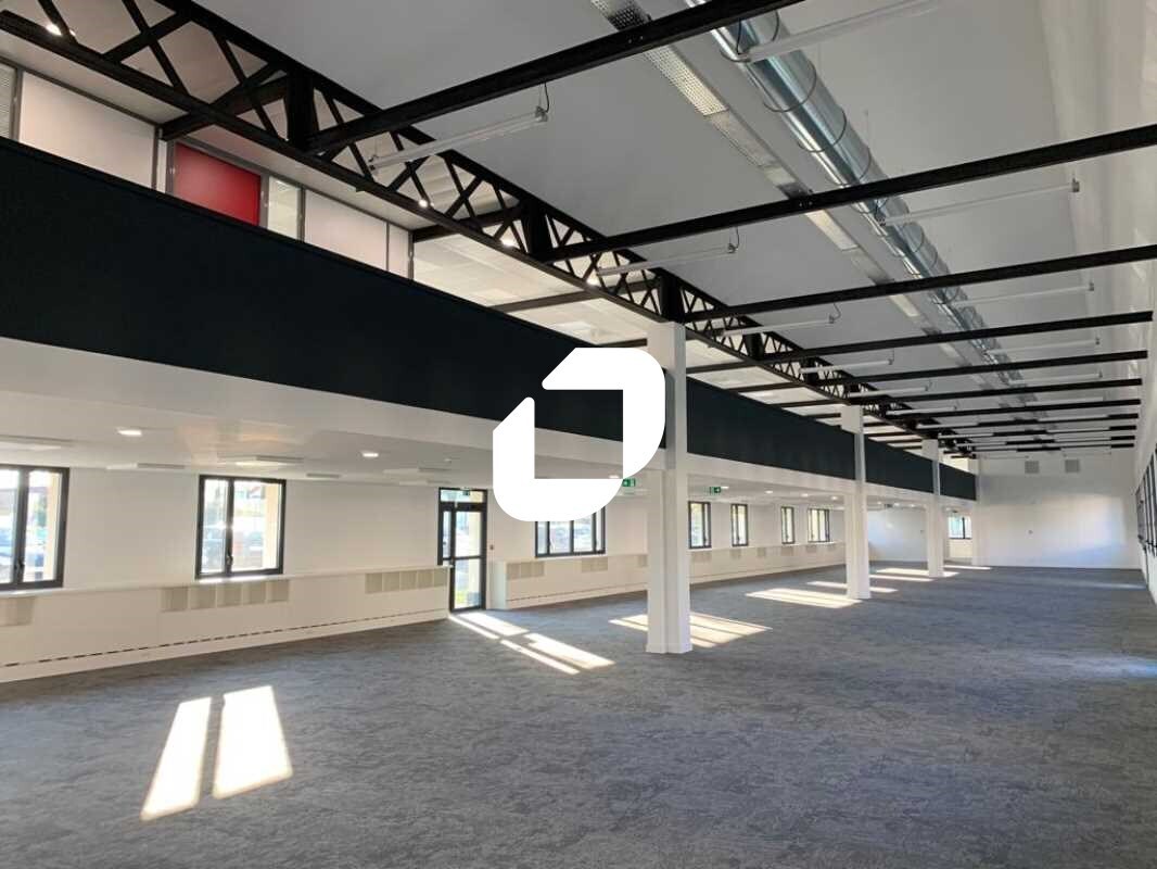 Office in Vénissieux for lease Interior Photo- Image 1 of 14
