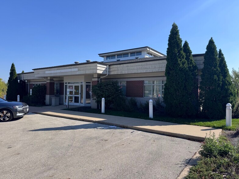 2505 N Farnsworth Ave, Aurora, IL à louer - Photo du bâtiment - Image 2 de 21