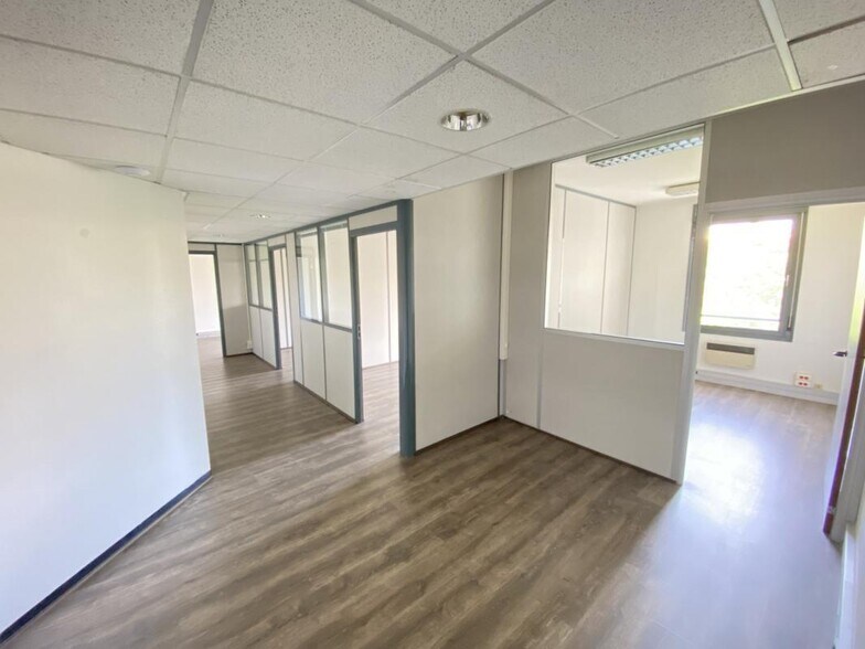 9 Rue Des Tuiliers, Lyon for lease - Interior Photo - Image 1 of 23