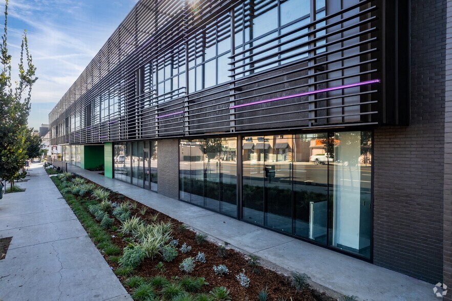 19500-19510 Ventura Blvd, Tarzana, CA à louer - Photo du bâtiment - Image 2 de 20