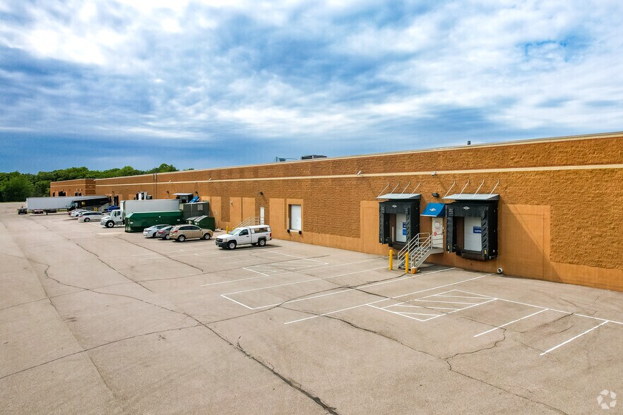 3350 N Granada Ave, Saint Paul, MN à louer - Photo du bâtiment - Image 3 de 8
