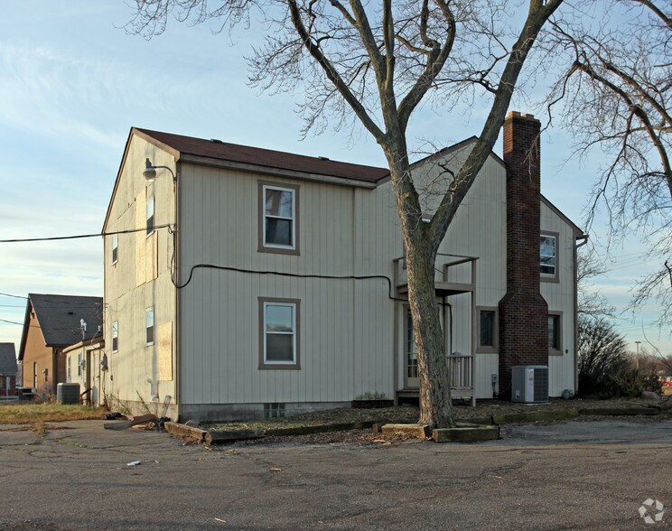 17735 Fort St, Riverview, MI à louer - Photo du bâtiment - Image 3 de 4