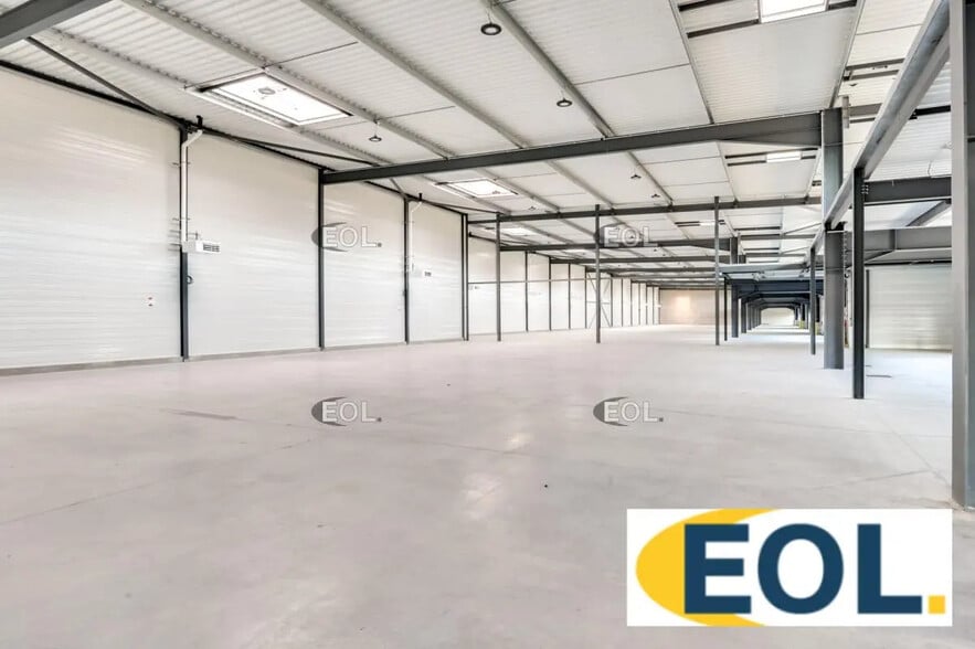 Flex in Le Thillay for lease - Interior Photo - Image 2 of 13