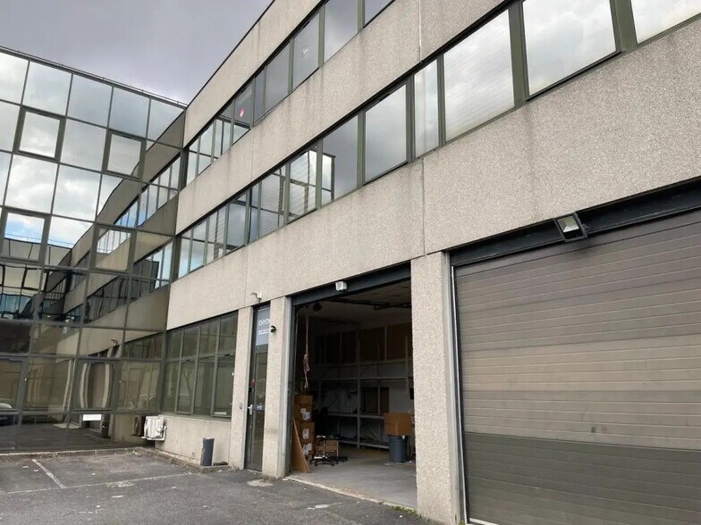 Industriel dans Ivry-sur-Seine à louer - Photo du bâtiment - Image 2 de 7