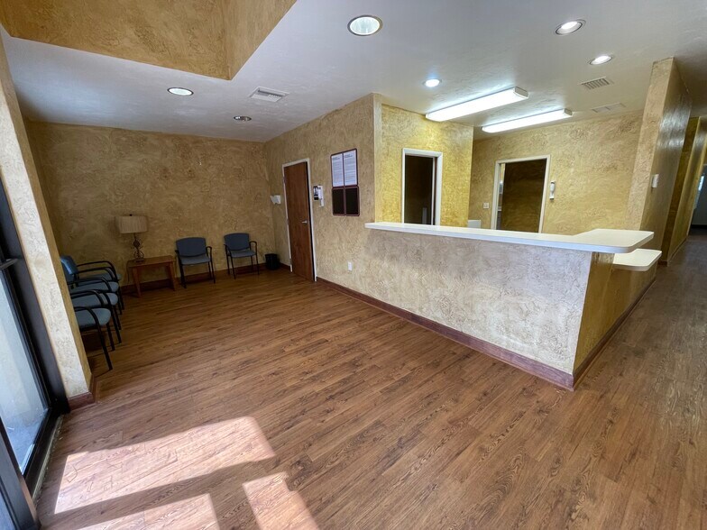 601 E Dixie Ave, Leesburg, FL for lease - Interior Photo - Image 2 of 19