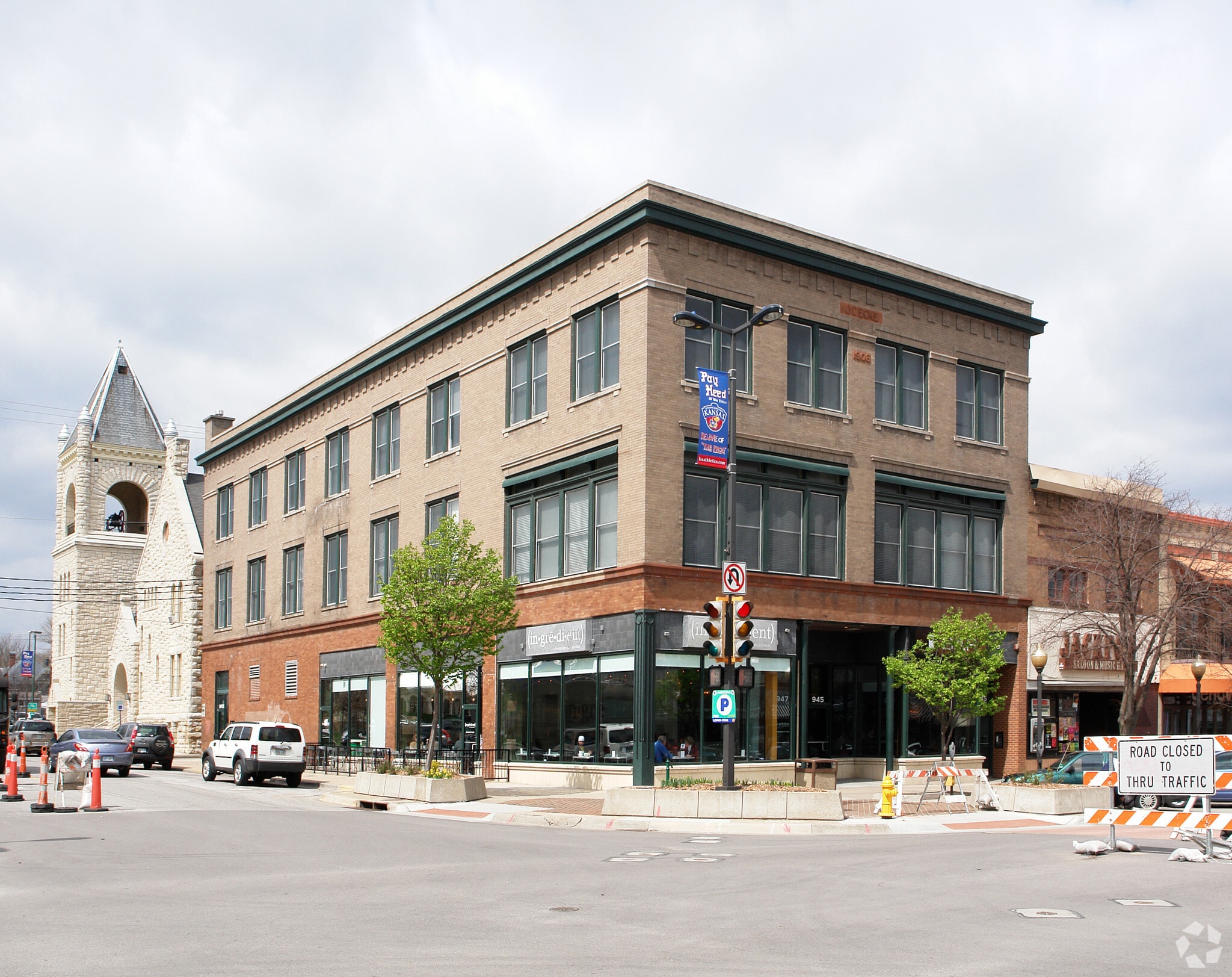 945 Massachusetts St, Lawrence, KS for lease Building Photo- Image 1 of 5