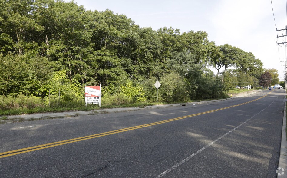 49 Southern Blvd, Smithtown, NY à vendre - Photo principale - Image 1 de 3