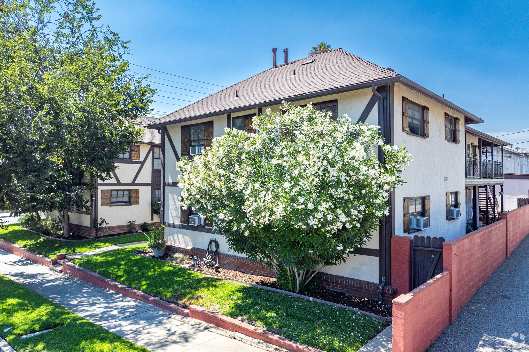 457 W Elm Ave, Burbank, CA à vendre Photo principale- Image 1 de 5