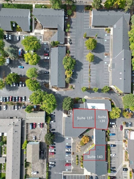 121-185 NE 102nd Ave, Portland, OR for lease - Building Photo - Image 2 of 2