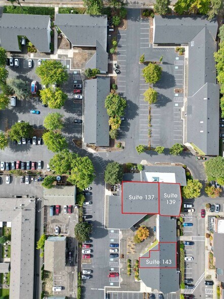 121-185 NE 102nd Ave, Portland, OR à louer - Photo du bâtiment - Image 2 de 2