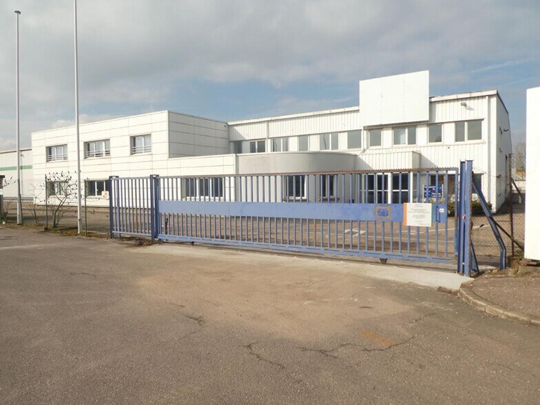 Industrial in Ennery for lease - Building Photo - Image 1 of 6