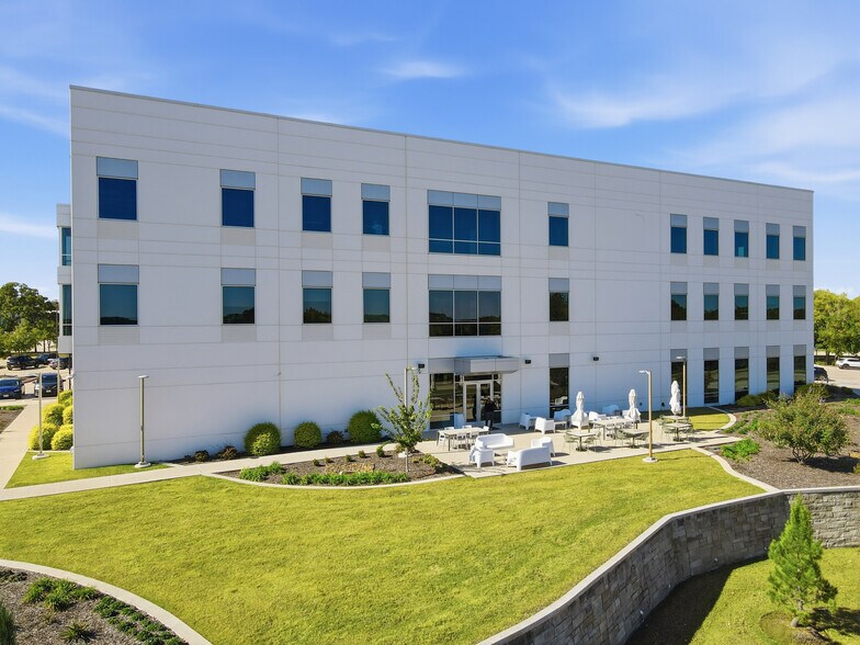 1021 Grace Ln, Southlake, TX à vendre - Photo du bâtiment - Image 2 de 39