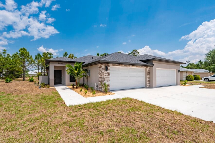 4 NEW Duplexes (8 rental units) portfolio of 4 properties for sale on LoopNet.ca - Building Photo - Image 3 of 23