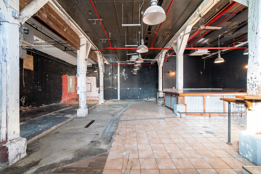 300 Richardson St, Brooklyn, NY for lease - Interior Photo - Image 1 of 9