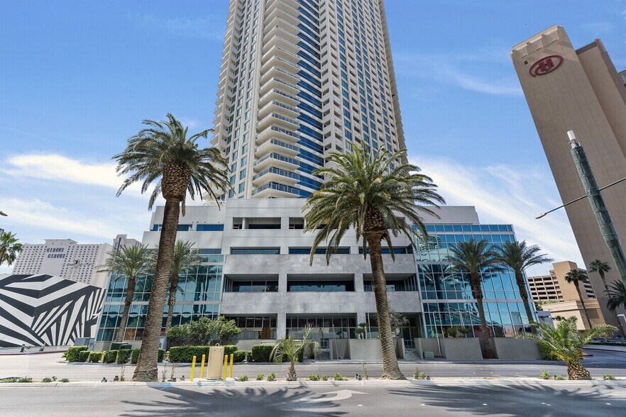 Sky Las Vegas portefeuille de 3 propriétés à vendre sur LoopNet.ca - Photo du bâtiment - Image 2 de 6