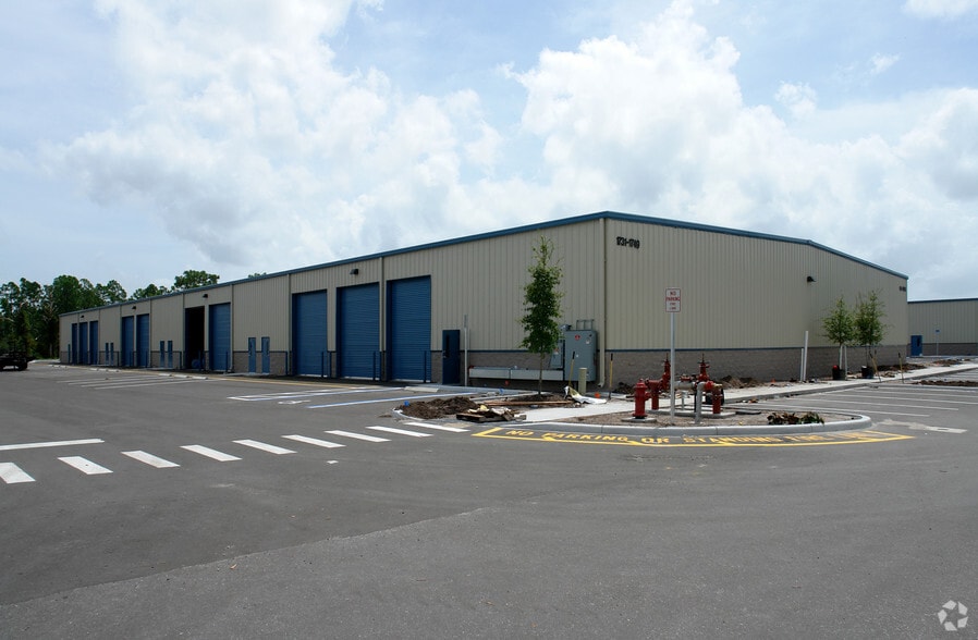 1731-1829 Business Center Ln, Kissimmee, FL for lease - Primary Photo - Image 1 of 5