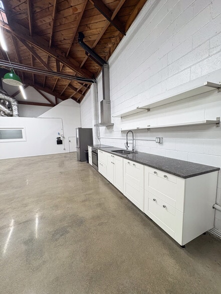 6819 West Blvd, Inglewood, CA for lease - Building Photo - Image 3 of 15