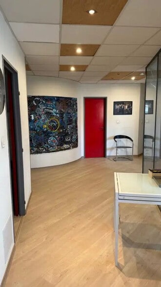 Flex in Nîmes for sale - Interior Photo - Image 2 of 11