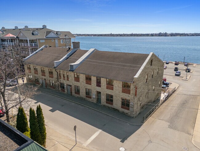 Plus de détails pour 193-197 Water St, Prescott, ON - Bureau à vendre