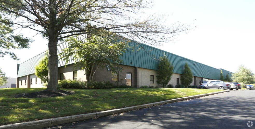 14 Worlds Fair Dr, Somerset, NJ for lease - Building Photo - Image 2 of 5