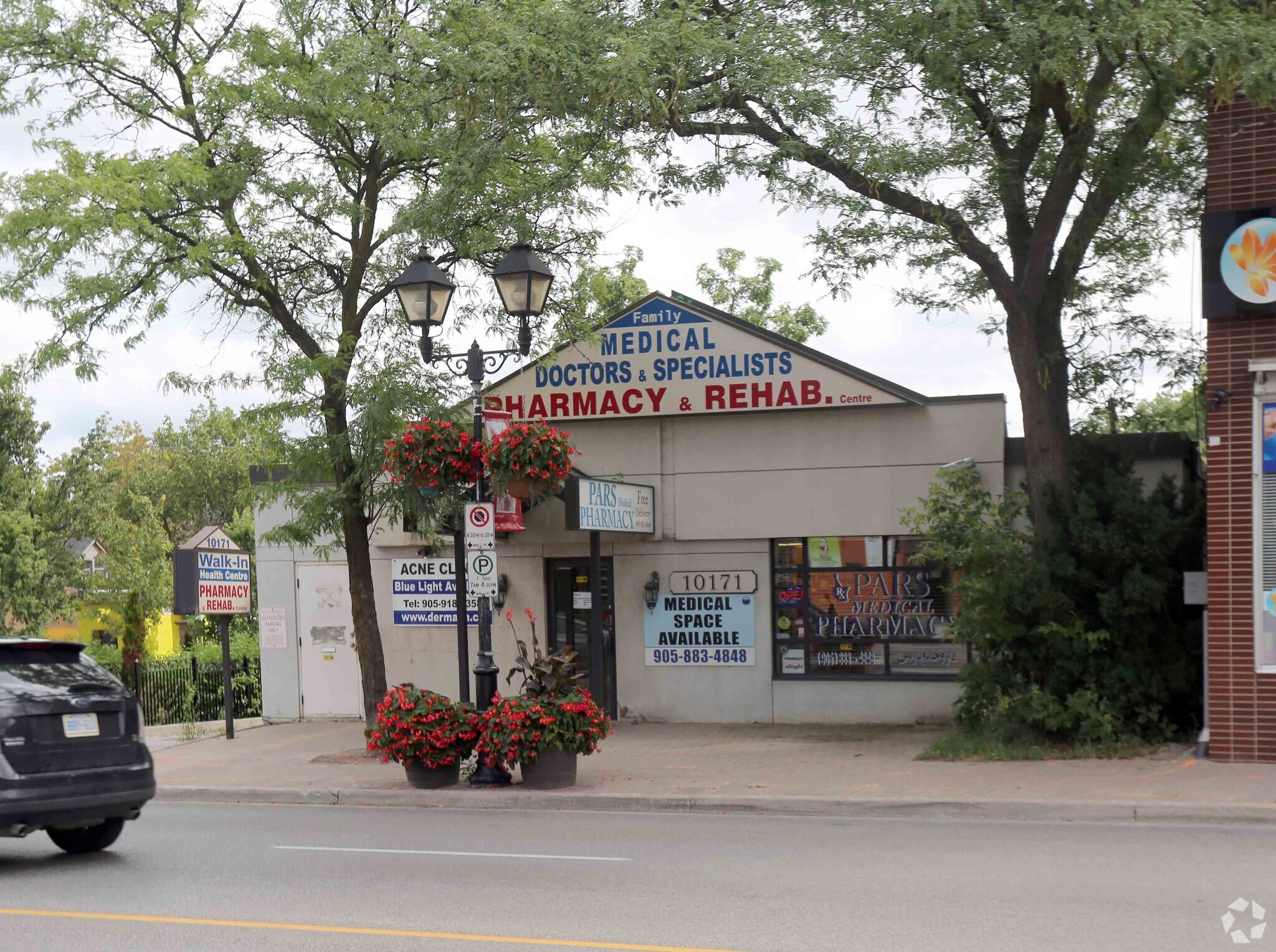 10171 Yonge St, Richmond Hill, ON à vendre Photo principale- Image 1 de 1