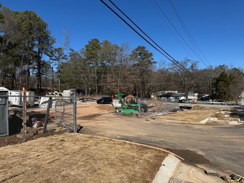 321 Six Flags Pkwy SW, Mableton, GA à louer - Photo du bâtiment - Image 2 de 10