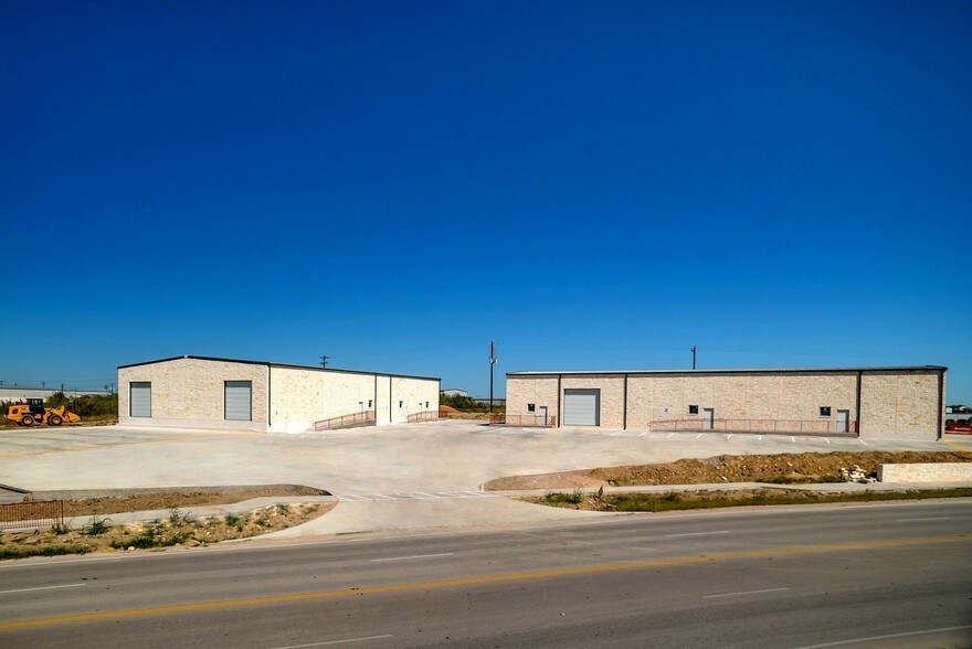 1616 Robert S. Light Blvd, Buda, TX à louer - Photo du bâtiment - Image 2 de 12
